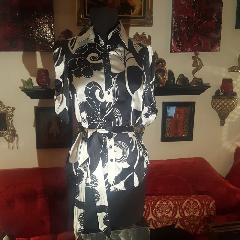 BEBE Black White Silk Short Sleeve Blouse sz S